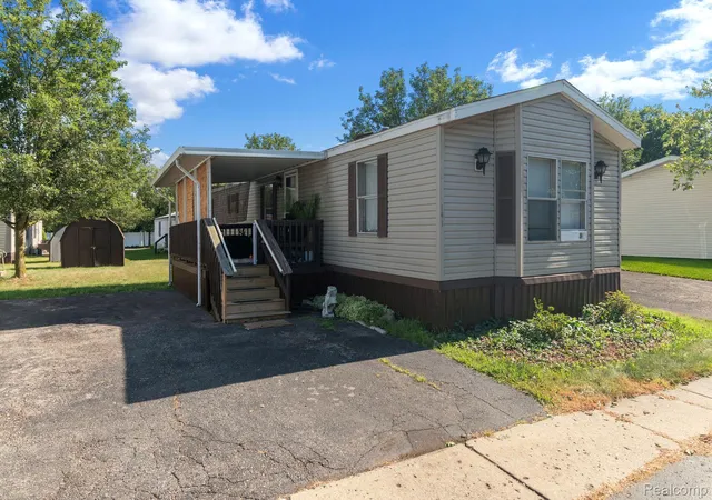 Photo 2 of Single family home for sale at 351 N Squirrel Rd #141, Auburn Hills, MI 48326 | MLS# 20261056554 | Listing updated on 2026-08-20