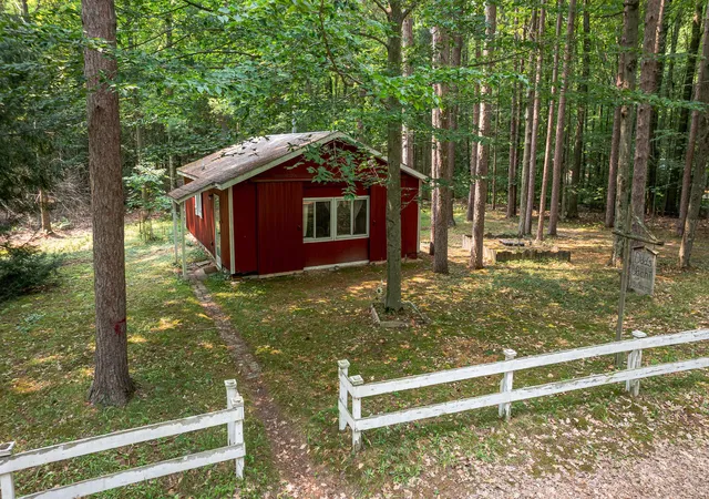 Photo 1 of Single family home for sale at 7211 Northern Dr, Pentwater, MI 49449 | MLS# 67026037519 | Listing updated on 2026-07-22