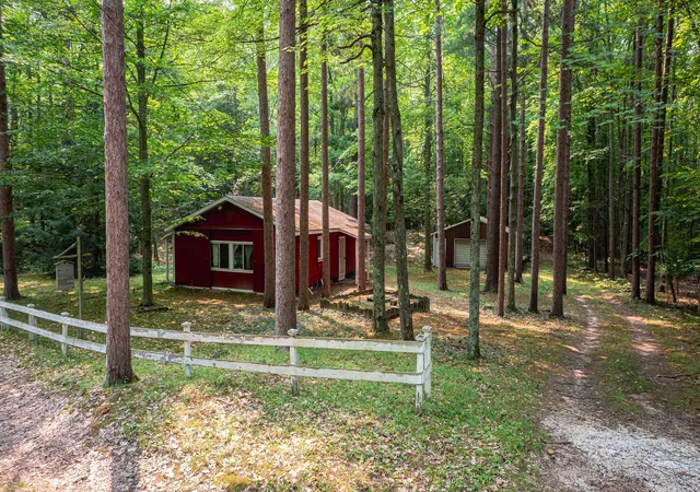 Photo 2 of Single family home for sale at 7211 Northern Dr, Pentwater, MI 49449 | MLS# 67026037519 | Listing updated on 2026-07-22