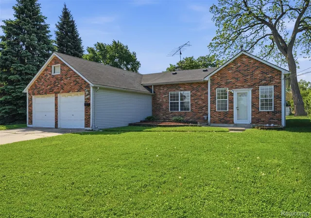 Photo 1 of Single family home for sale at 5634 Chicago Rd, Warren, MI 48092 | MLS# 20261056561 | Listing updated on 2026-09-11