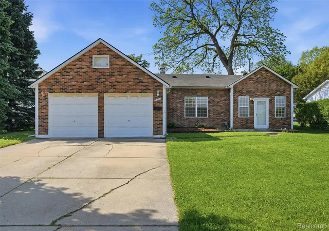 Photo 2 of Single family home for sale at 5634 Chicago Rd, Warren, MI 48092 | MLS# 20261056561 | Listing updated on 2026-09-11