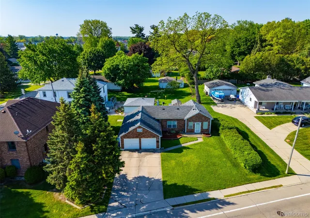 Photo 3 of Single family home for sale at 5634 Chicago Rd, Warren, MI 48092 | MLS# 20261056561 | Listing updated on 2026-09-11