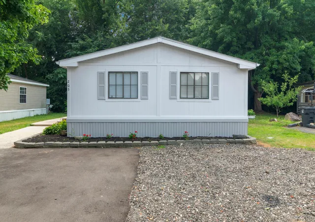Photo 2 of Single family home for sale at 351 N Squirrel Rd, Auburn Hills, MI 48326 | MLS# 20261056565 | Listing updated on 2026-09-14