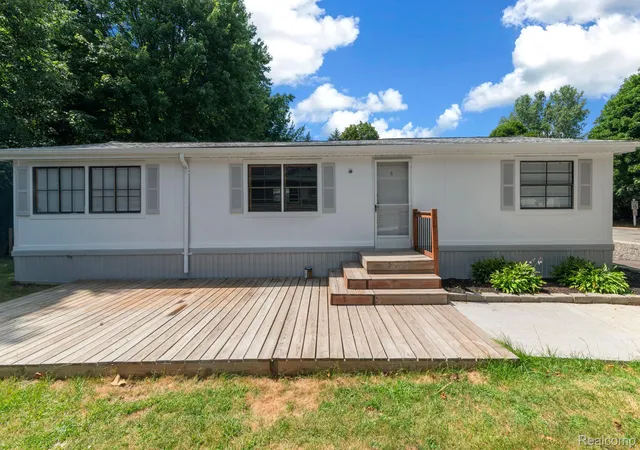 Photo 3 of Single family home for sale at 351 N Squirrel Rd, Auburn Hills, MI 48326 | MLS# 20261056565 | Listing updated on 2026-09-14