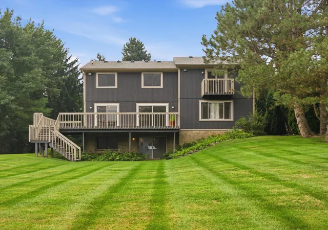 Photo 3 of Single family home for sale at 3926 Lakes Edge Dr, Commerce Township, MI 48382 | MLS# 81026037529 | Listing updated on 2026-08-28