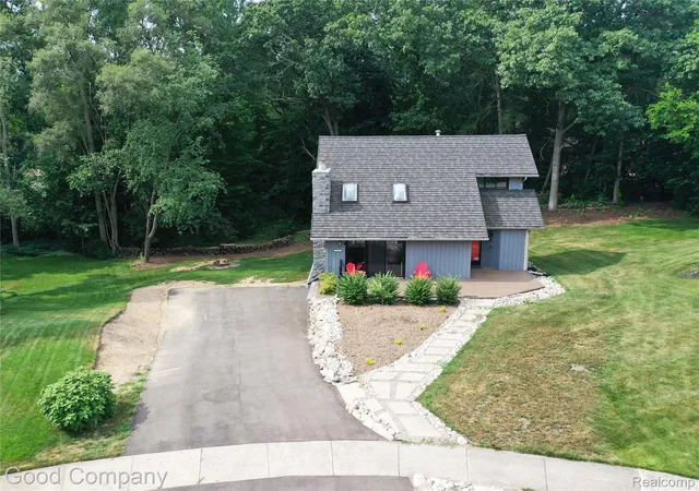 1st image of 2783 Angelus Cir, Waterford, MI 48329 | MLS# 20261056583
