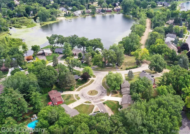 3rd image of 2783 Angelus Cir, Waterford, MI 48329 | MLS# 20261056583
