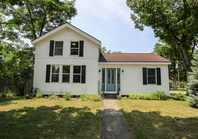 1st image of 422 Maple St, Three Rivers, MI 49093 | MLS# 68026037533