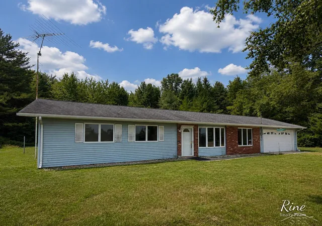 Photo 3 of Single family home for sale at 5910 E Baseline Rd, Mount Pleasant, MI 48858 | MLS# 61050215718 | Listing updated on 2026-07-28