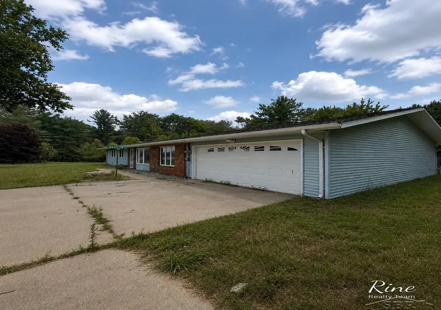 Photo 4 of Single family home for sale at 5910 E Baseline Rd, Mount Pleasant, MI 48858 | MLS# 61050215718 | Listing updated on 2026-07-28