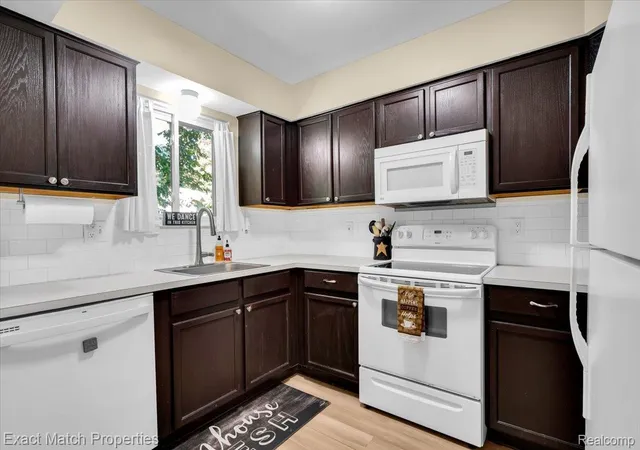 3rd image of 1514 Streamwood Ct, Rochester Hills, MI 48309 | MLS# 20261056590