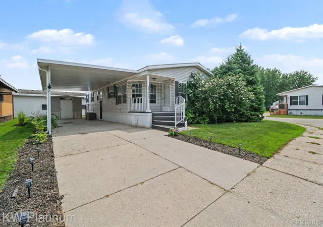 2nd image of 49454 Wisteria Ct, Shelby Township, MI 48315 | MLS# 20261056594