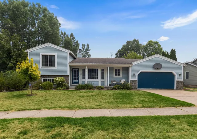 Photo 1 of Single family home for sale at 5410 Riverlook Dr Ne, Comstock Park, MI 49321 | MLS# 78080071336 | Listing updated on 2026-08-17