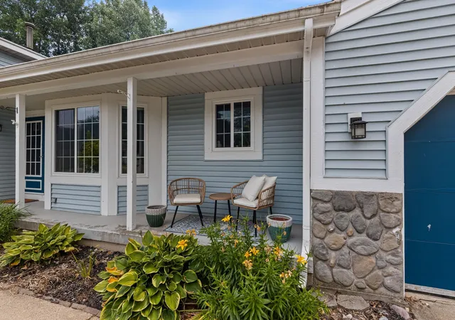 Photo 3 of Single family home for sale at 5410 Riverlook Dr NE, Comstock Park, MI 49321 | MLS# 78080071336 | Listing updated on 2026-08-17