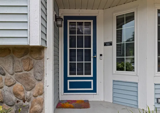 Photo 4 of Single family home for sale at 5410 Riverlook Dr NE, Comstock Park, MI 49321 | MLS# 78080071336 | Listing updated on 2026-08-17