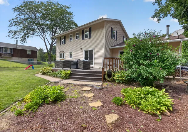 2nd image of 3125 Fawn Ln, Jackson, MI 49201 | MLS# 55026037543