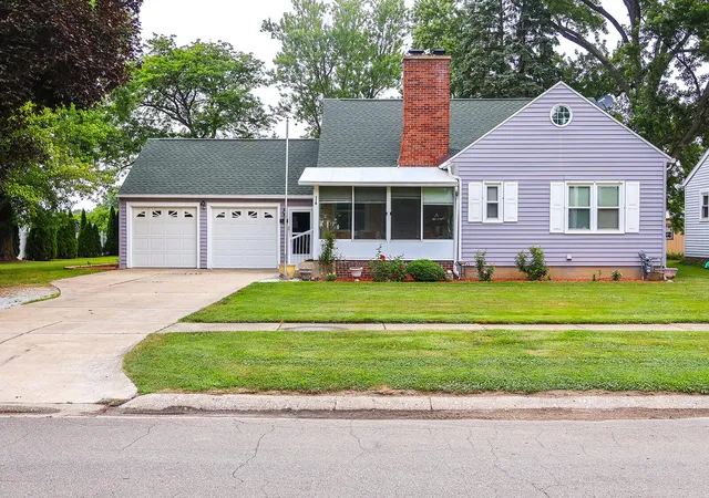 30th image of 114 E Southeastern Ave E, Galien, MI 49113 | MLS# 69026037547