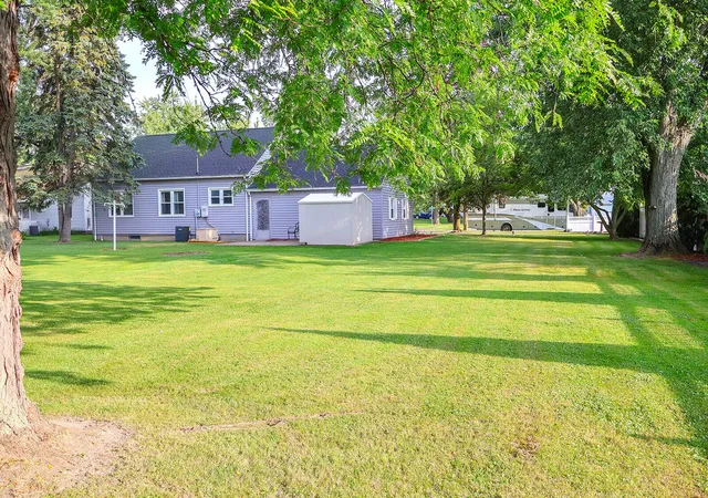 Photo 3 of Single family home for sale at 114 E Southeastern Ave, Galien, MI 49113 | MLS# 69026037547 | Listing updated on 2026-09-02