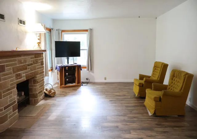Photo 4 of Single family home for sale at 114 E Southeastern Ave, Galien, MI 49113 | MLS# 69026037547 | Listing updated on 2026-09-02