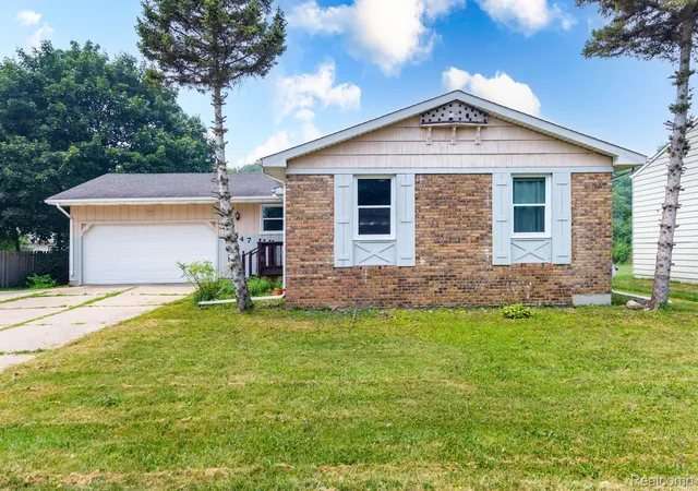 Photo 2 of Single family home for sale at 1047 Coolidge Rd, Lansing, MI 48912 | MLS# 20261056608 | Listing updated on 2026-07-22