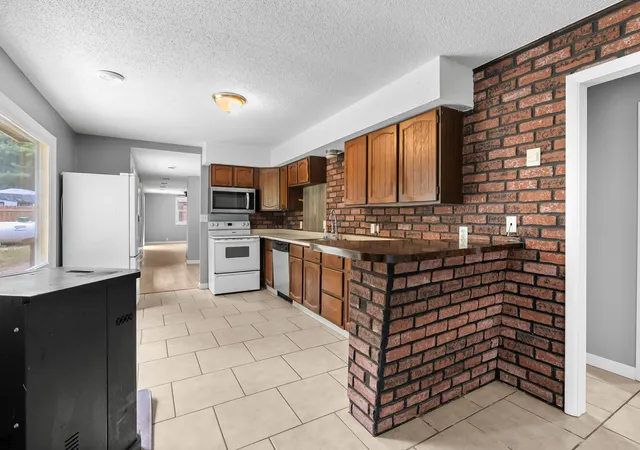 5th image of 47350 Flagler Rd, Bloomingdale, MI 49026 | MLS# 66026037548