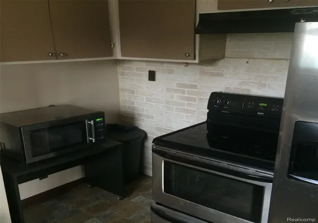3rd image of 422 W Elza Ave, Hazel Park, MI 48030 | MLS# 20261056612