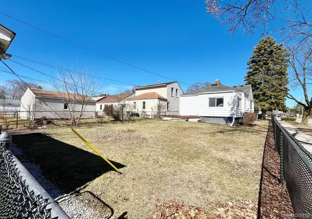 Photo 3 of Single family home for sale at 3303 Chester Rd, Royal Oak, MI 48073 | MLS# 20261056620 | Listing updated on 2026-09-09