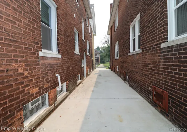Listing Photo 4 - Condo for sale in building located at 2418 Calvert St, Detroit, MI 48206