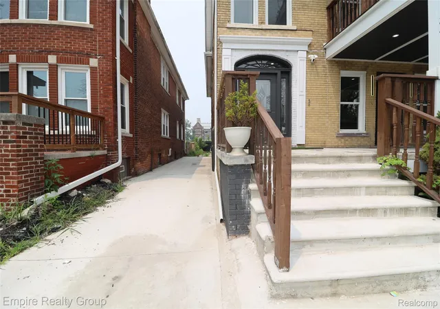 Listing Photo 5 - Condo for sale in building located at 2418 Calvert St, Detroit, MI 48206