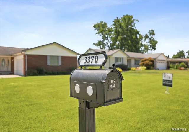 Photo 3 of Single family home for sale at 3370 Sandy Crk Dr, Shelby Township, MI 48316 | MLS# 20261056632 | Listing updated on 2026-09-15