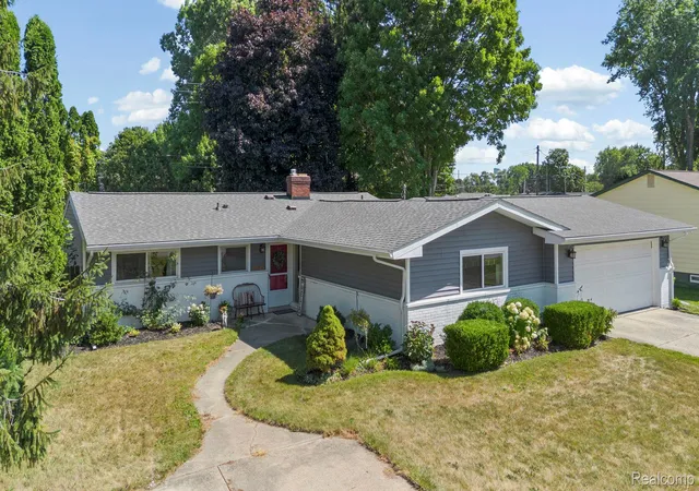 Photo 3 of Single family home for sale at 9194 Oakview Dr, Swartz Creek, MI 48473 | MLS# 20261056636 | Listing updated on 2026-09-09