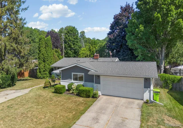 Photo 3 of Single family home for sale at 9194 Oakview Dr, Swartz Creek, MI 48473 | MLS# 20261056636 | Listing updated on 2026-09-09