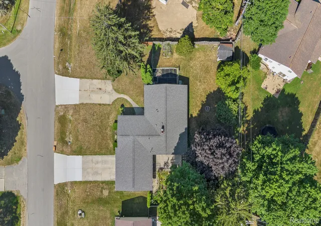 Photo 4 of Single family home for sale at 9194 Oakview Dr, Swartz Creek, MI 48473 | MLS# 20261056636 | Listing updated on 2026-09-09