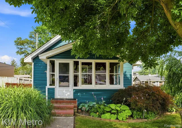 Photo 1 of Single family home for sale at 30768 Brentwood St, Southfield, MI 48076 | MLS# 20261056637 | Listing updated on 2026-08-21
