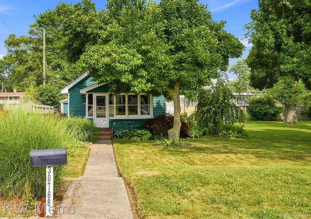 Photo 2 of Single family home for sale at 30768 Brentwood St, Southfield, MI 48076 | MLS# 20261056637 | Listing updated on 2026-08-21