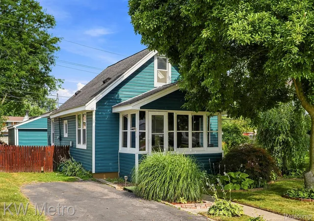 Photo 3 of Single family home for sale at 30768 Brentwood St, Southfield, MI 48076 | MLS# 20261056637 | Listing updated on 2026-08-21