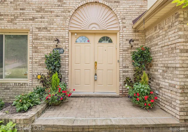 Photo 2 of Single family home for sale at 33615 Heritage Hills Dr, Farmington Hills, MI 48331 | MLS# 20261056639 | Listing updated on 2026-08-04