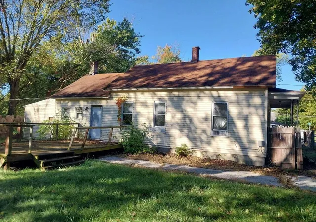 Photo 2 of Single family home for sale at 1810 Carroll St, Saginaw, MI 48601 | MLS# 66026037560 | Listing updated on 2026-08-05