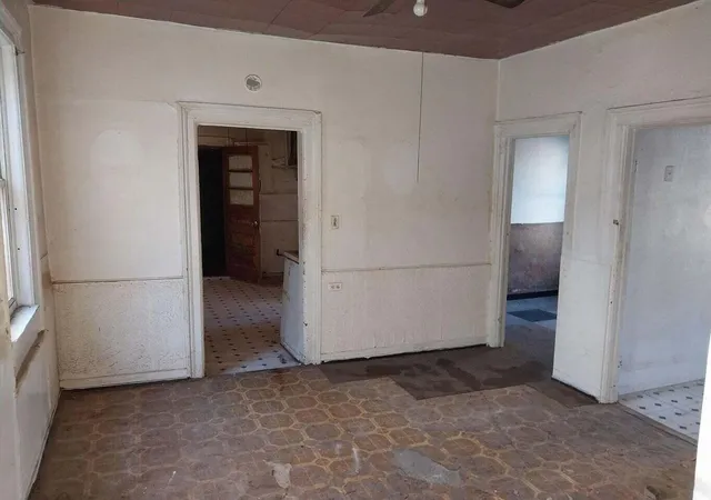 Photo 3 of Single family home for sale at 1810 Carroll St, Saginaw, MI 48601 | MLS# 66026037560 | Listing updated on 2026-08-05