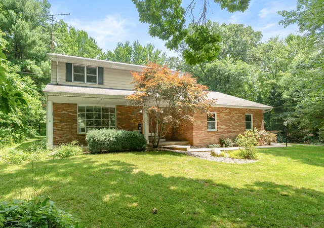 3rd image of 2910 N 5Th St, Kalamazoo, MI 49009 | MLS# 66026037567