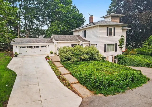Photo 1 of Single family home for sale at 312 E 16th Street, Holland, MI 49423 | MLS# 71026037574 | Listing updated on 2026-08-18