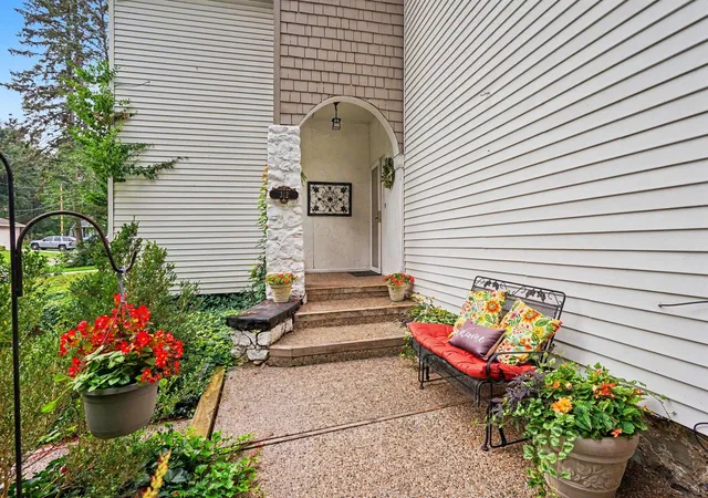 Photo 4 of Single family home for sale at 312 E 16th Street, Holland, MI 49423 | MLS# 71026037574 | Listing updated on 2026-08-18