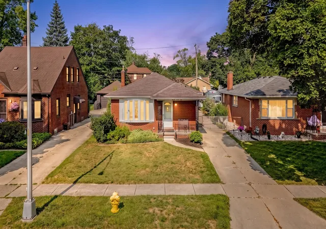 2nd image of 2910 Parkwood St, Trenton, MI 48183 | MLS# 81026037576