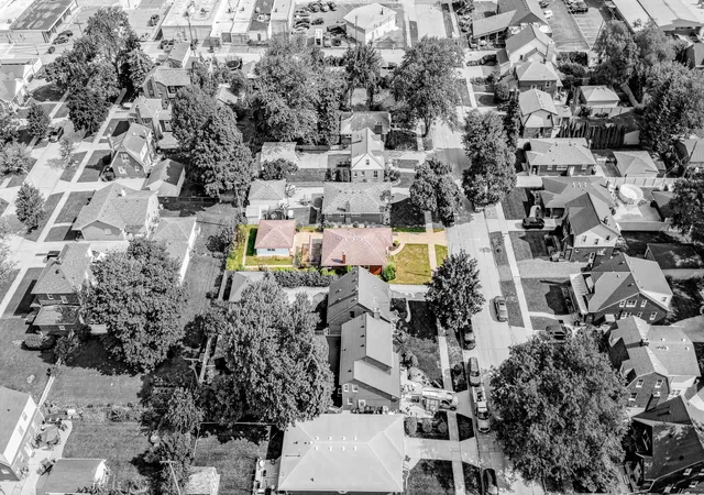 Photo 4 of Single family home for sale at 2910 Parkwood St, Trenton, MI 48183 | MLS# 81026037576 | Listing updated on 2026-08-31