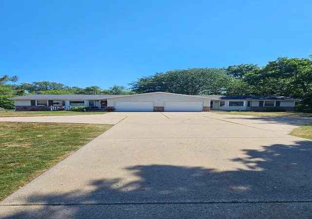 1st image of 2572 2574 Prairie St Sw, Wyoming, MI 49519 | MLS# 65026037578