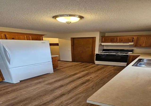 Listing Photo 4 - Condo for sale in building located at 2572-2574 Prairie St SW, Wyoming, MI 49519