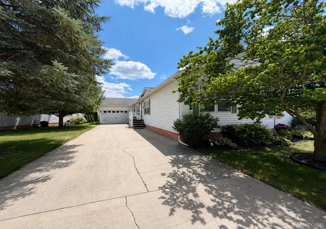 Photo 2 of Single family home for sale at 551 Twin Lakes Dr, Smiths Creek, MI 48074 | MLS# 20261056677 | Listing updated on 2026-07-26