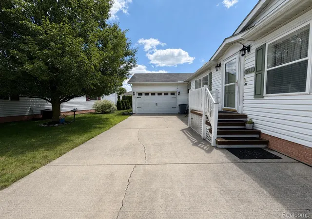Photo 3 of Single family home for sale at 551 Twin Lakes Dr, Smiths Creek, MI 48074 | MLS# 20261056677 | Listing updated on 2026-07-26