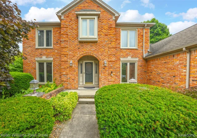Photo 2 of Single family home for sale at 1105 Byron Dr, Troy, MI 48098 | MLS# 20261056690 | Listing updated on 2026-09-10