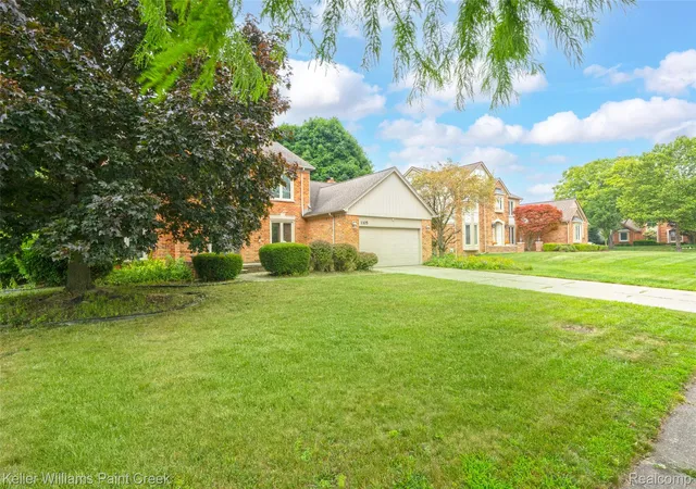 Photo 3 of Single family home for sale at 1105 Byron Dr, Troy, MI 48098 | MLS# 20261056690 | Listing updated on 2026-09-10